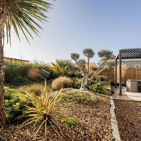 Charmante Maison Moderne Avec Jardin Prive A 9 Km De La Plage, Wi-fi Et Equipements Confortables Landhaus